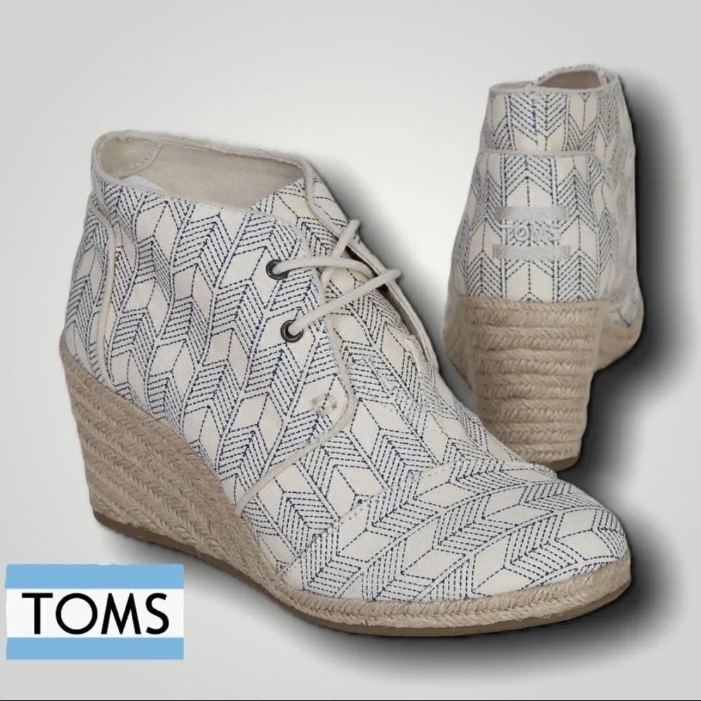 TOMS Lace-Up Shoe Whisper Canvas